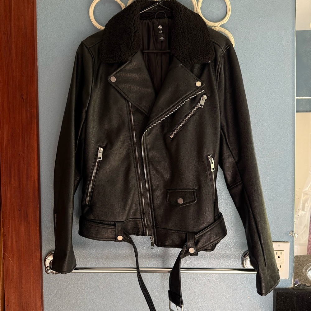 H&M Black Faux Leather Biker Jacket w/ Sherpa Collar